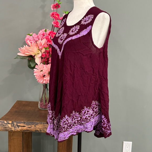 Stylo Sleeveless Top - Picture 2 of 10